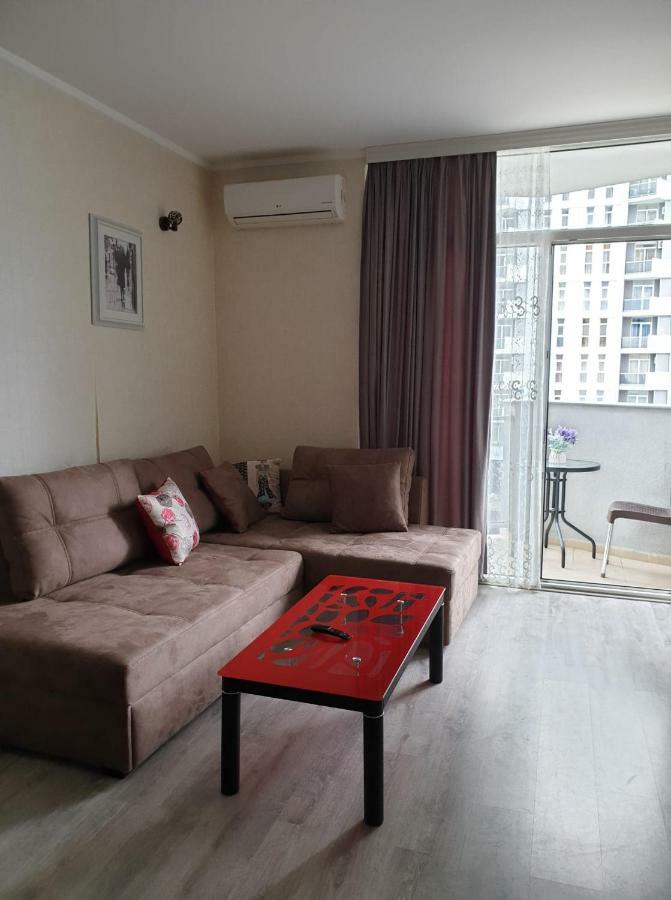 Lia'S Apartment In Orbi Батуми Екстериор снимка